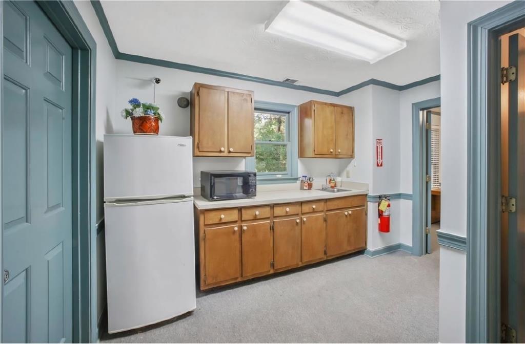 4936 Presidents Way Unit 200-300 Property Photo 8