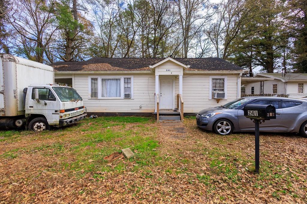 241 E Killian Street Property Photo 2