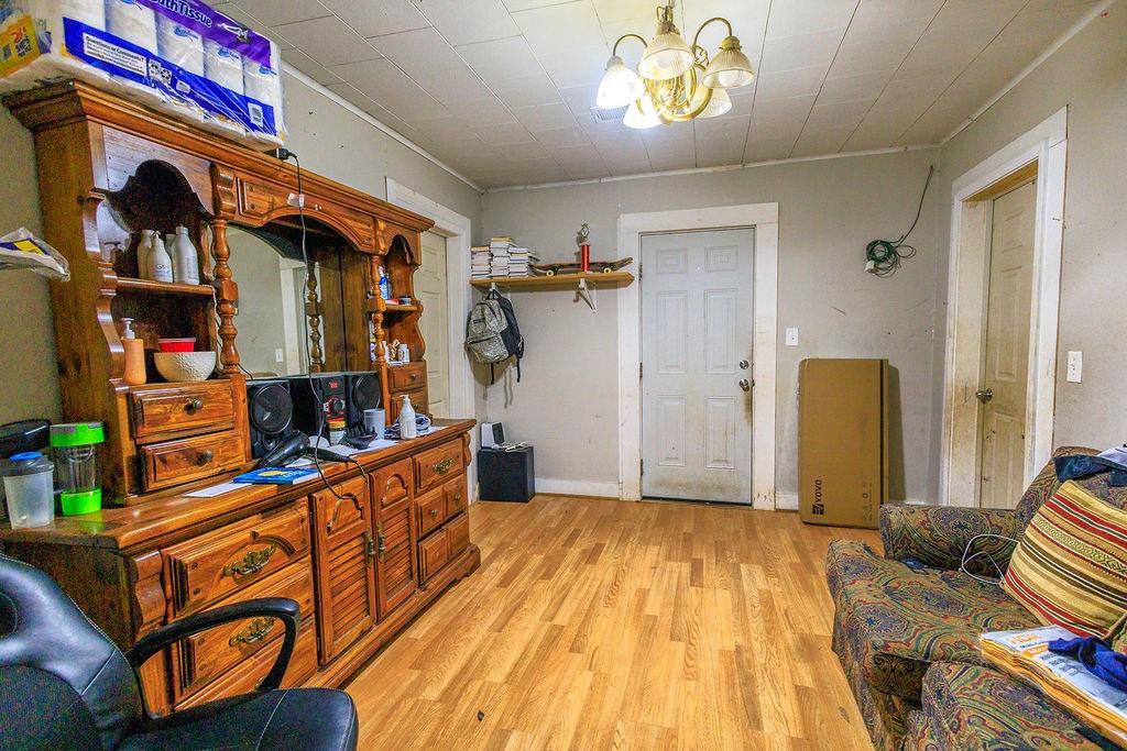 241 E Killian Street Property Photo 6