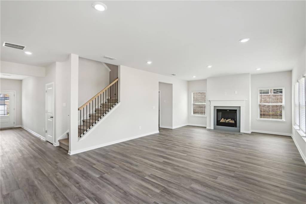 6910 Winchester Place Property Photo 4