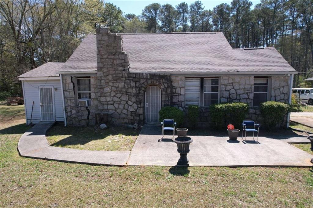 5181 Covington Highway Property Photo 1