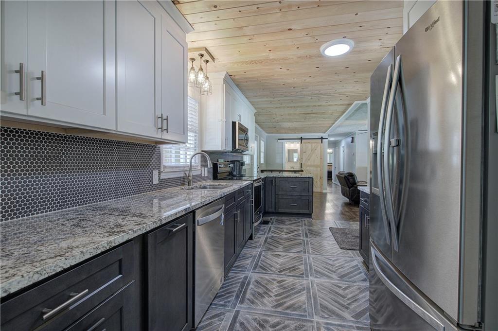 300 Mini Road Se Property Photo 6