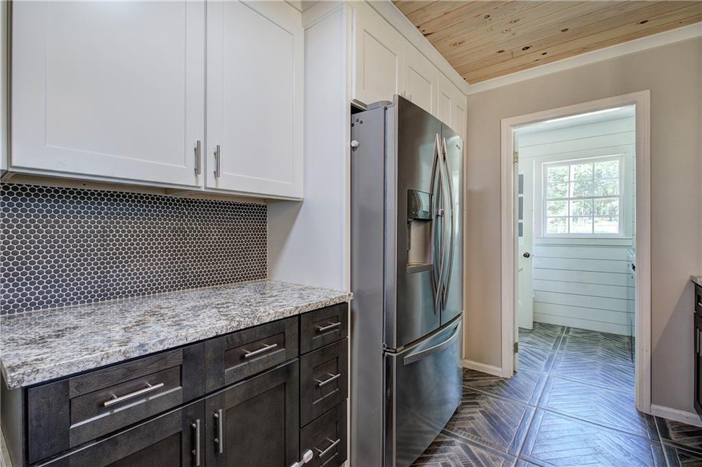 300 Mini Road Se Property Photo 8