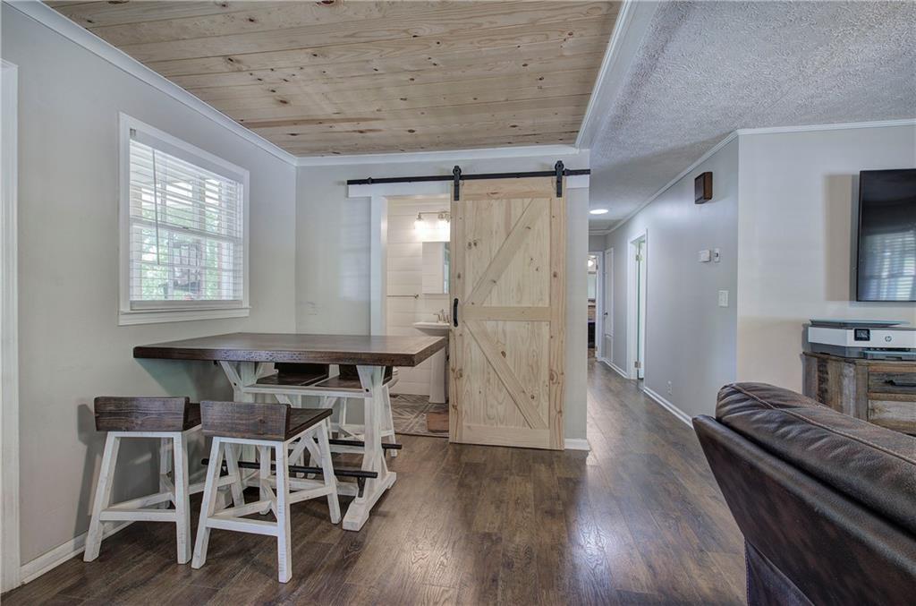 300 Mini Road Se Property Photo 11