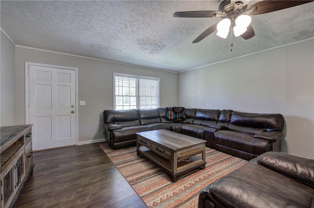 300 Mini Road Se Property Photo 15