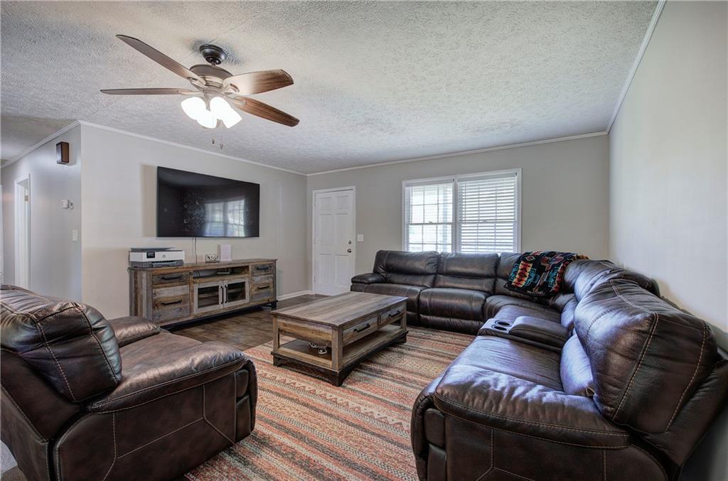300 Mini Road Se Property Photo 16