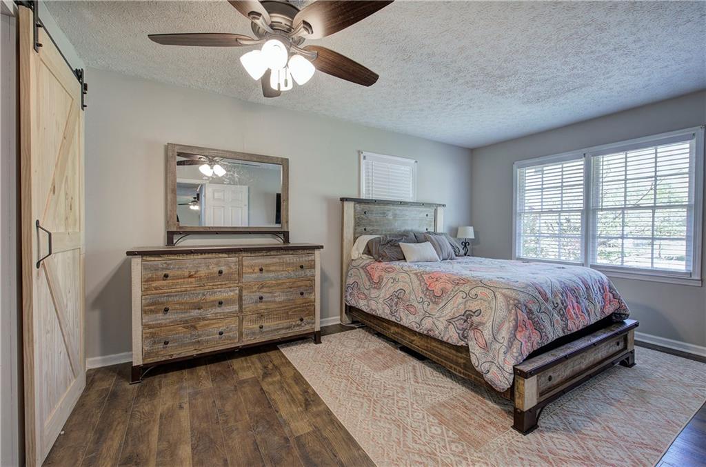 300 Mini Road Se Property Photo 17
