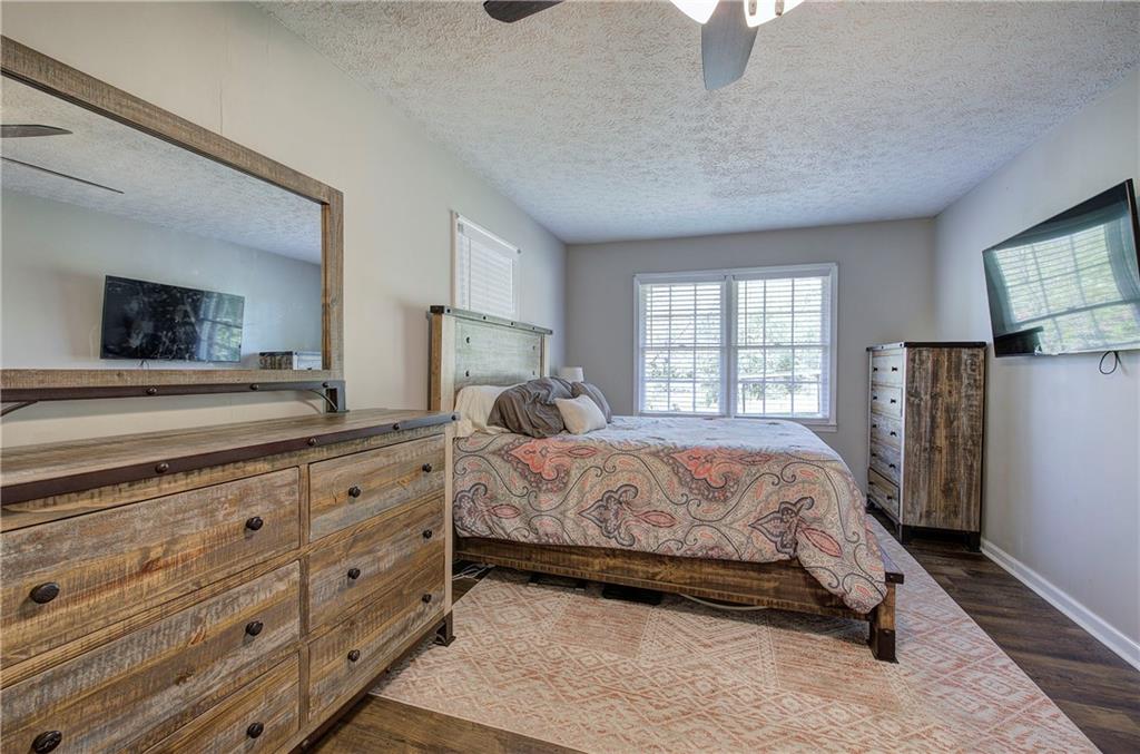 300 Mini Road Se Property Photo 18