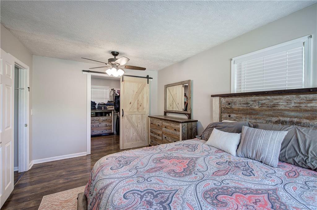 300 Mini Road Se Property Photo 19