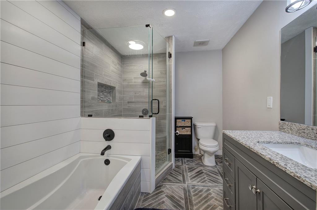 300 Mini Road Se Property Photo 21