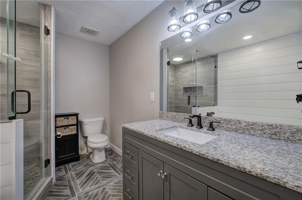 300 Mini Road Se Property Photo 22