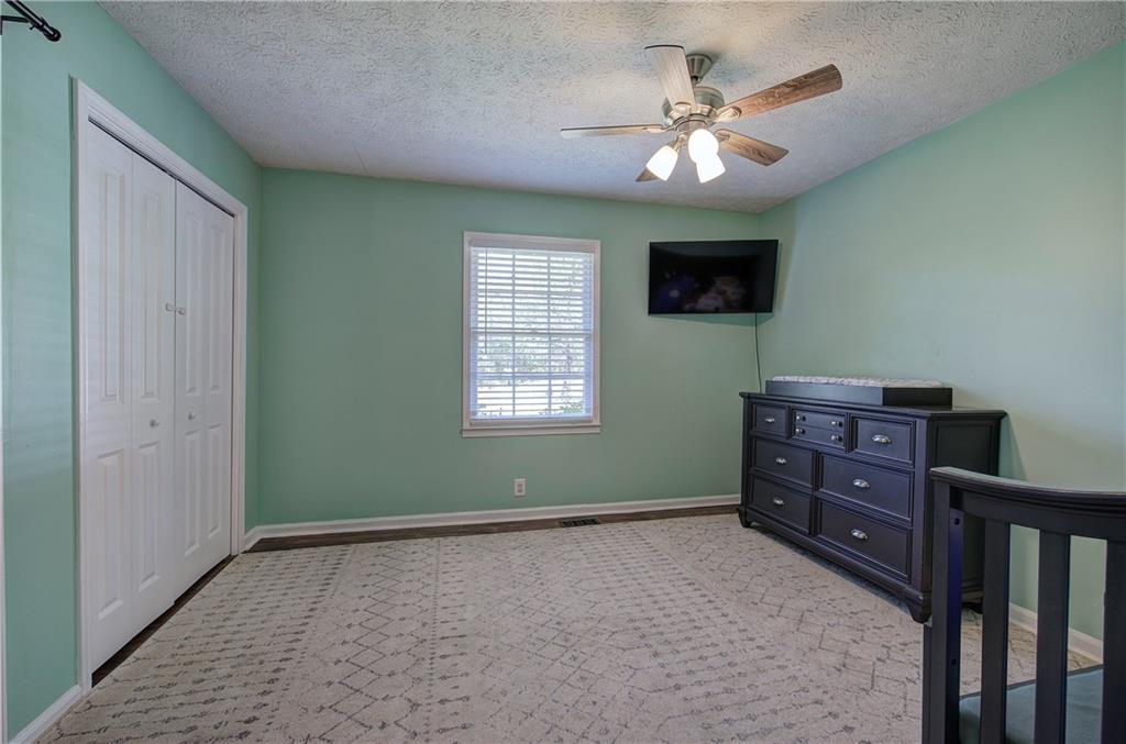300 Mini Road Se Property Photo 24