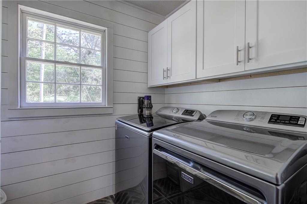 300 Mini Road Se Property Photo 29