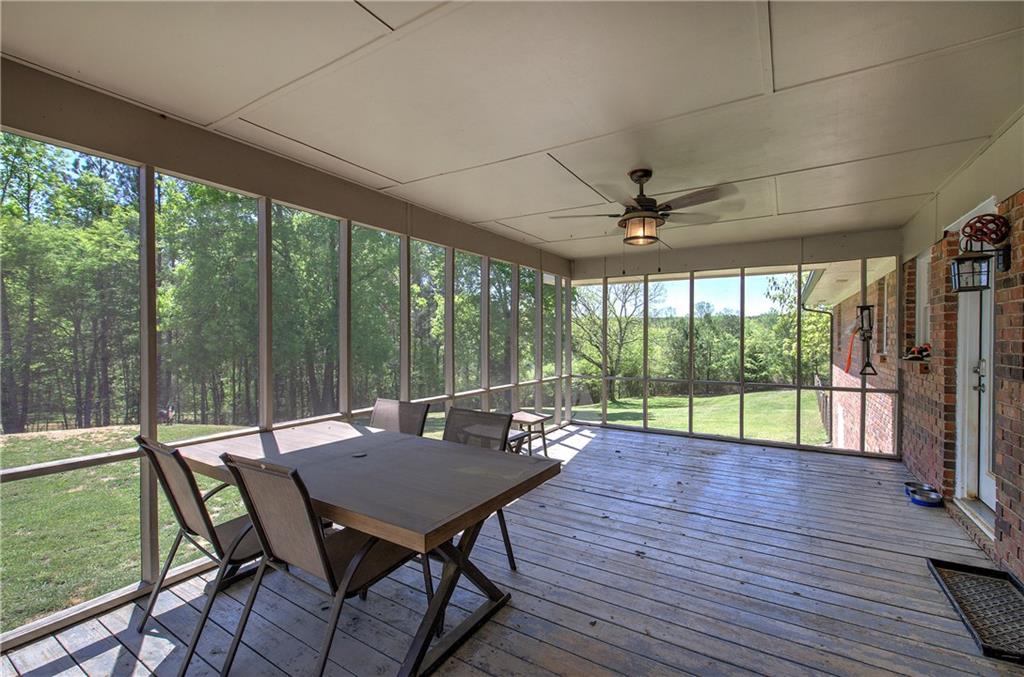 300 Mini Road Se Property Photo 32