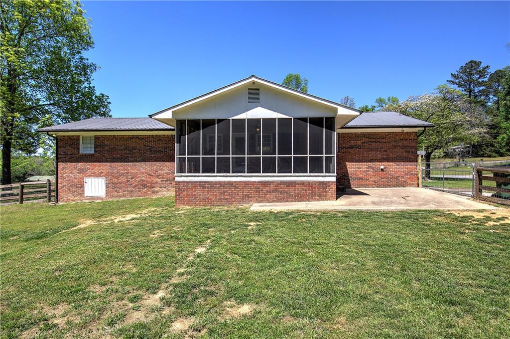 300 Mini Road Se Property Photo 33