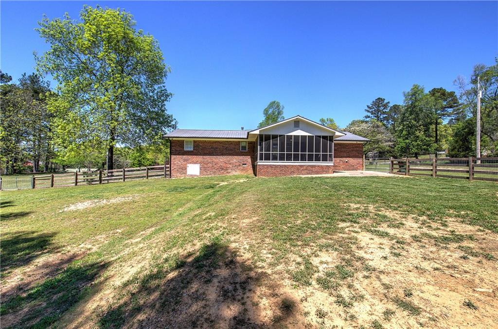 300 Mini Road Se Property Photo 34