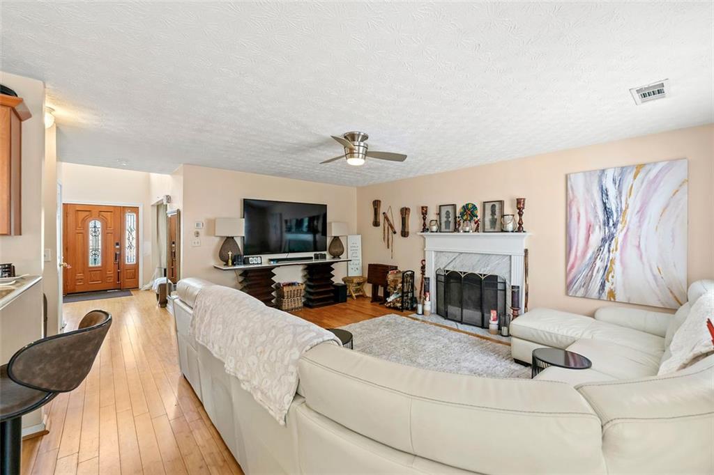 5147 Winding Glen Drive Property Photo 12