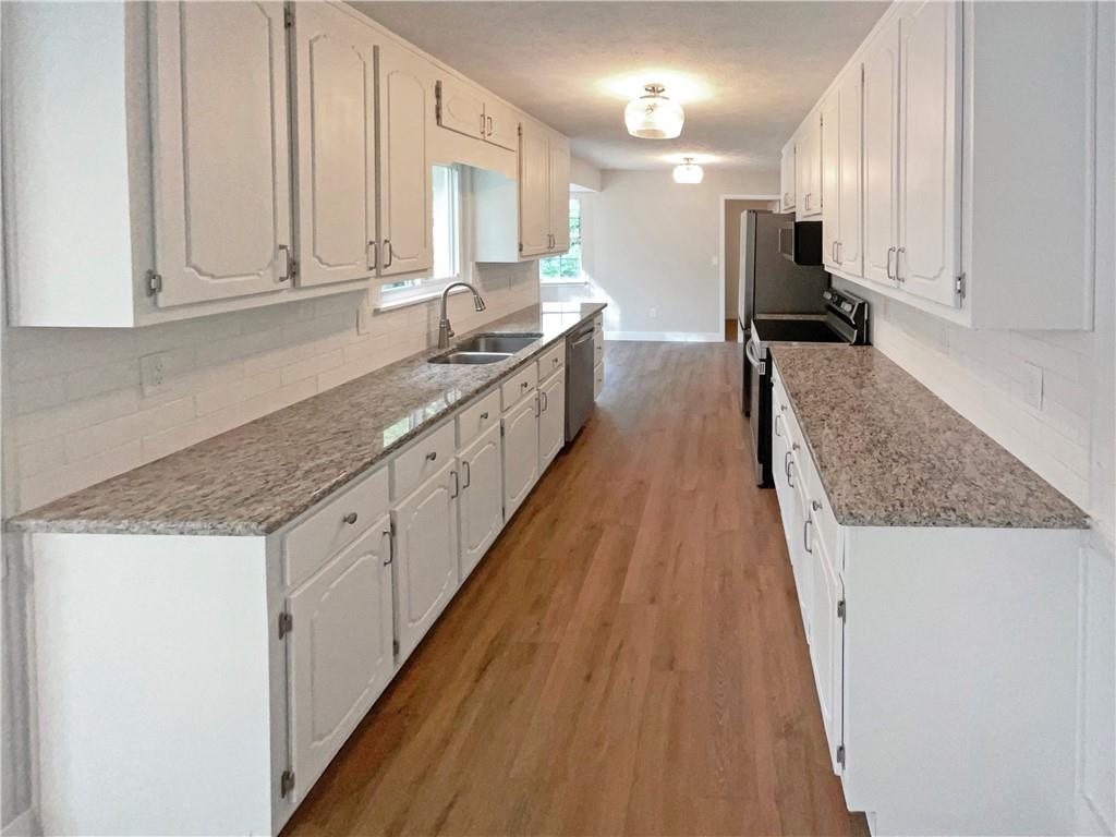 8608 Creekview Court Property Photo 6