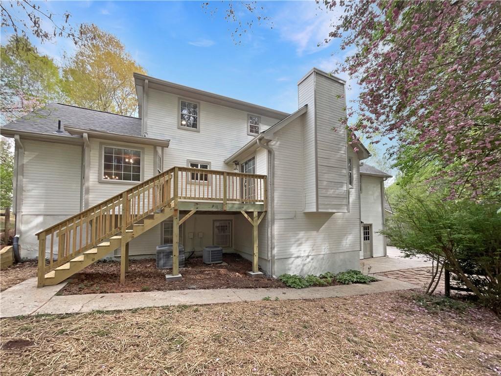 8608 Creekview Court Property Photo 8