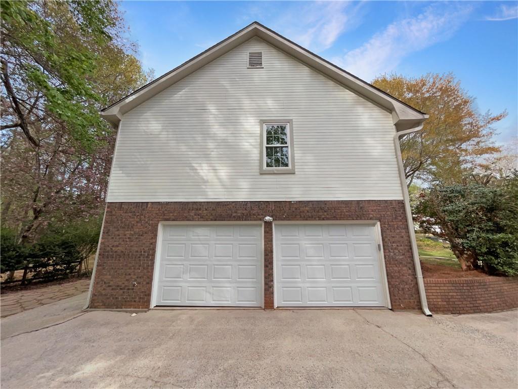 8608 Creekview Court Property Photo 10
