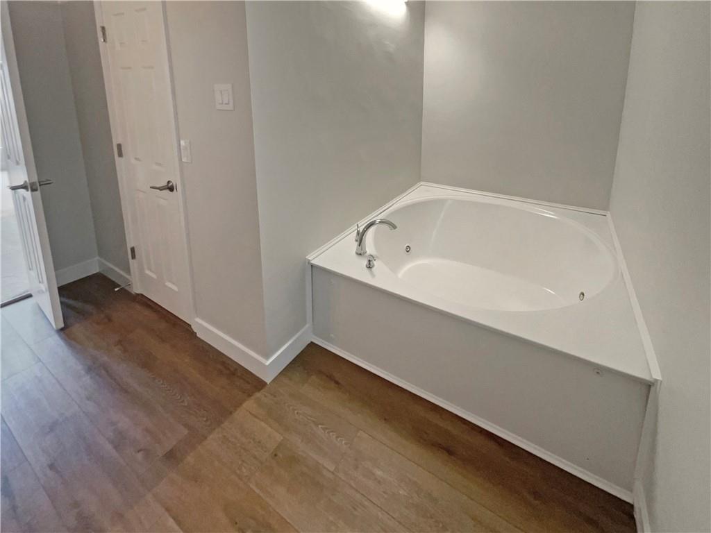 8608 Creekview Court Property Photo 21