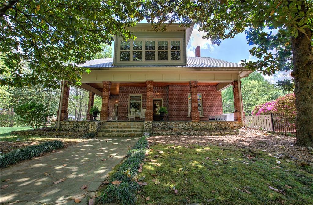 421 Boulevard Heights Property Photo 1
