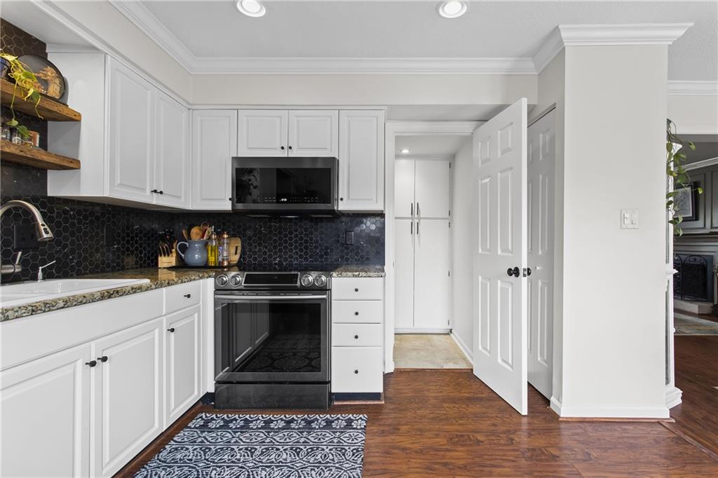 1 James River Place Ne Property Photo 15