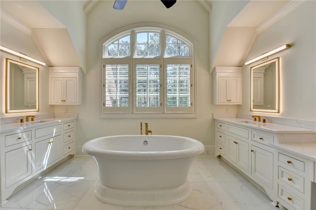 4505 Whitestone Way Property Photo 10