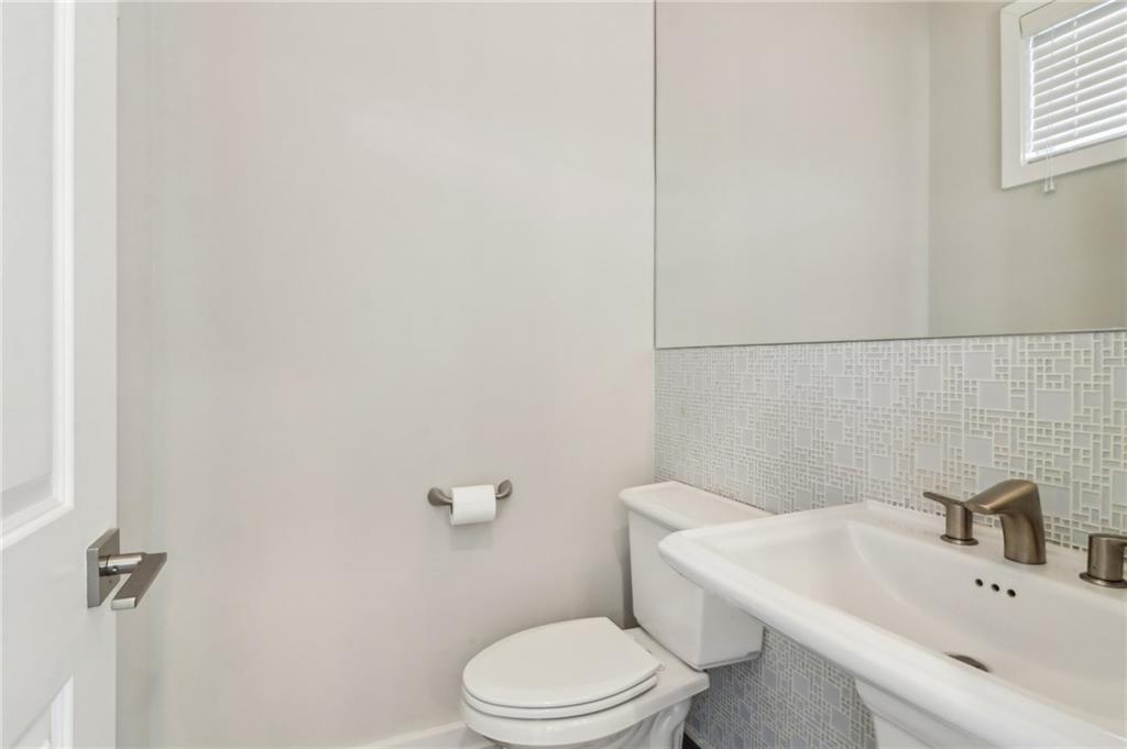 823 Canterbury Overlook Property Photo 14