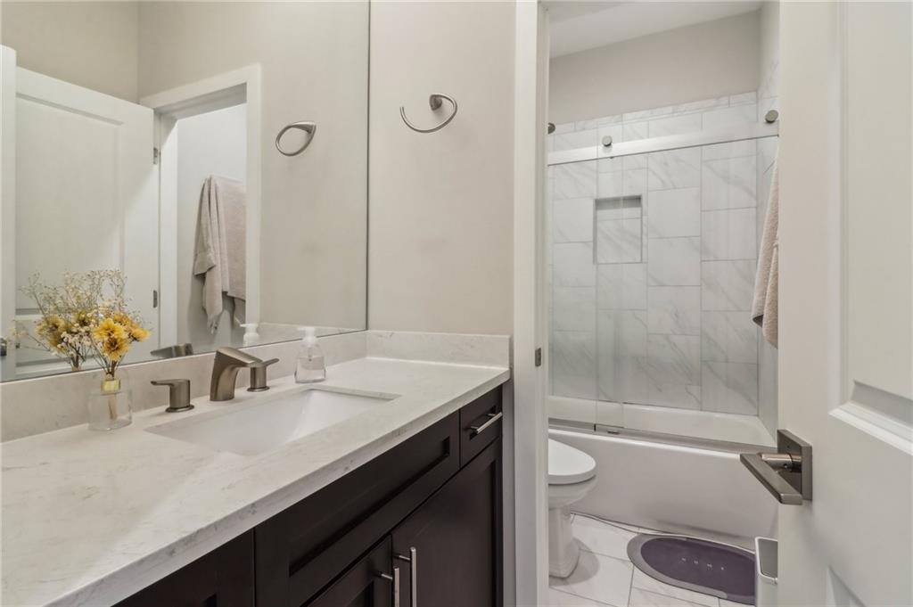 823 Canterbury Overlook Property Photo 24