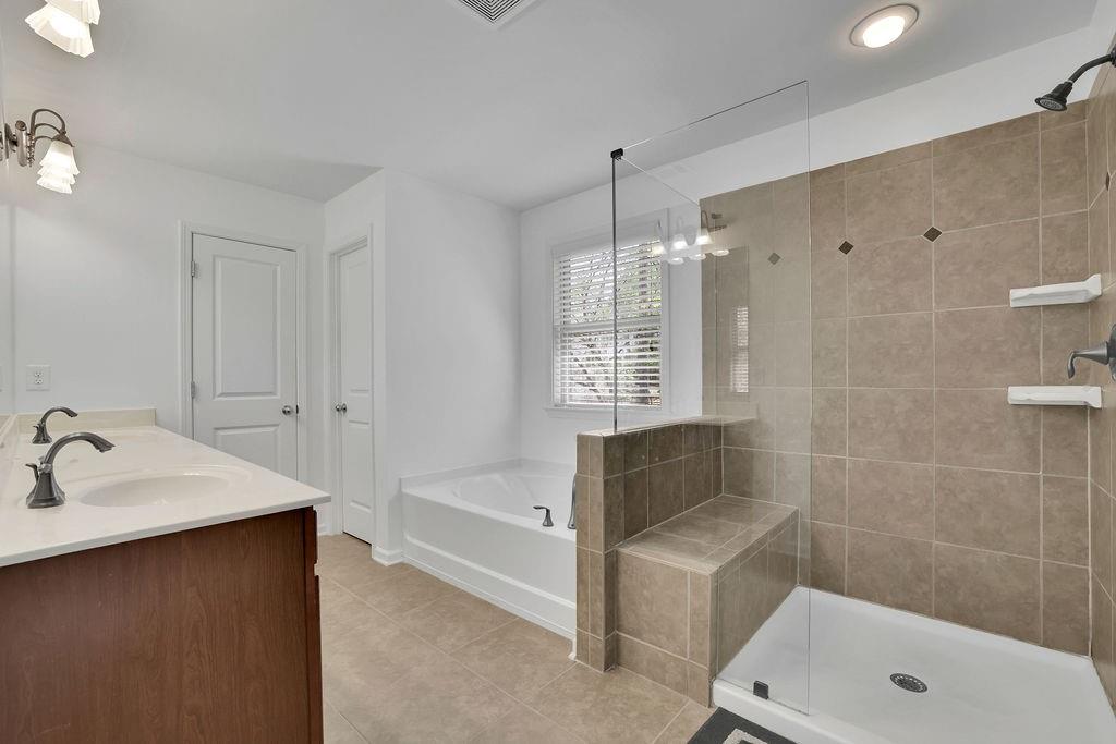 21 Belmore Manor Drive Property Photo 34