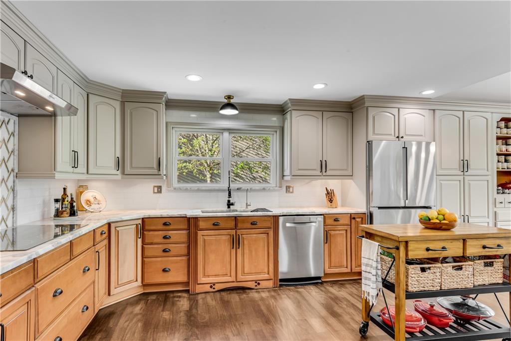2750 Interlaken Drive Property Photo 15