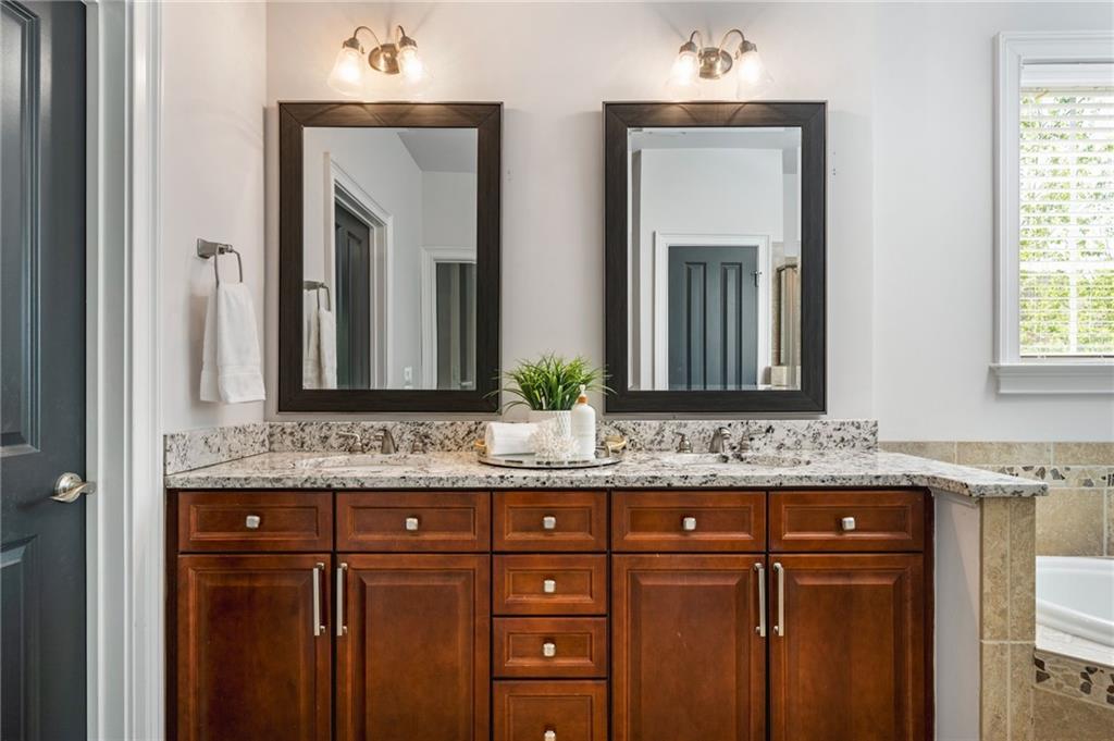 1233 Ashford Creek Park Ne Property Photo 21