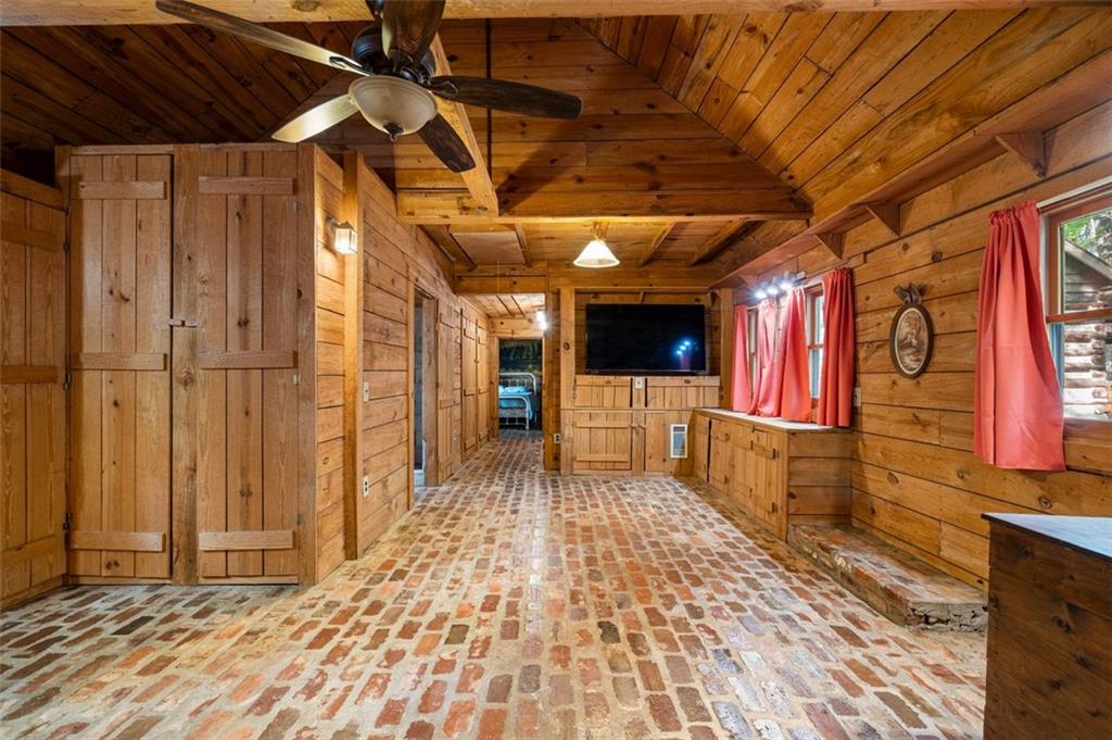 3401 Clay Road Property Photo 24