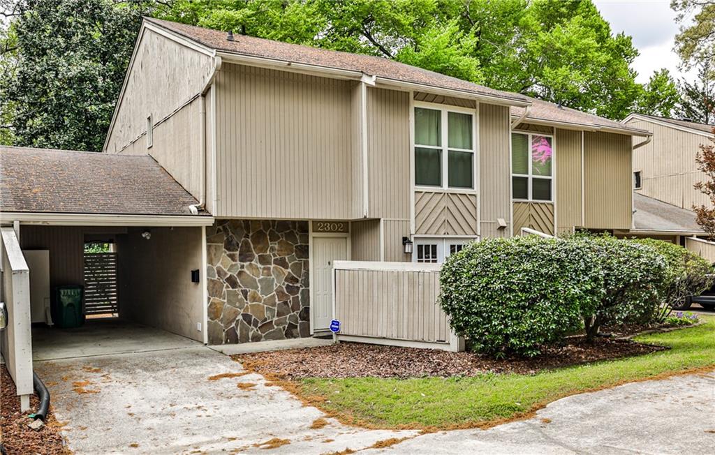 2302 Colonial Drive NE Property Photo 1