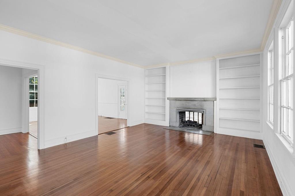 312 E 3rd Street E Property Photo 8
