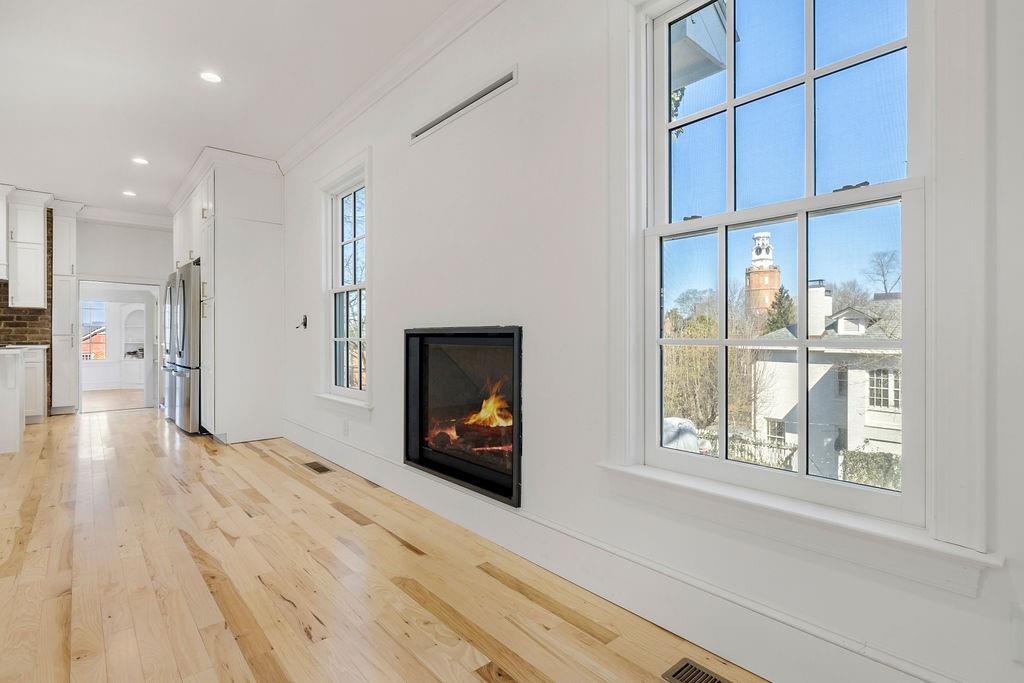 312 E 3rd Street E Property Photo 16