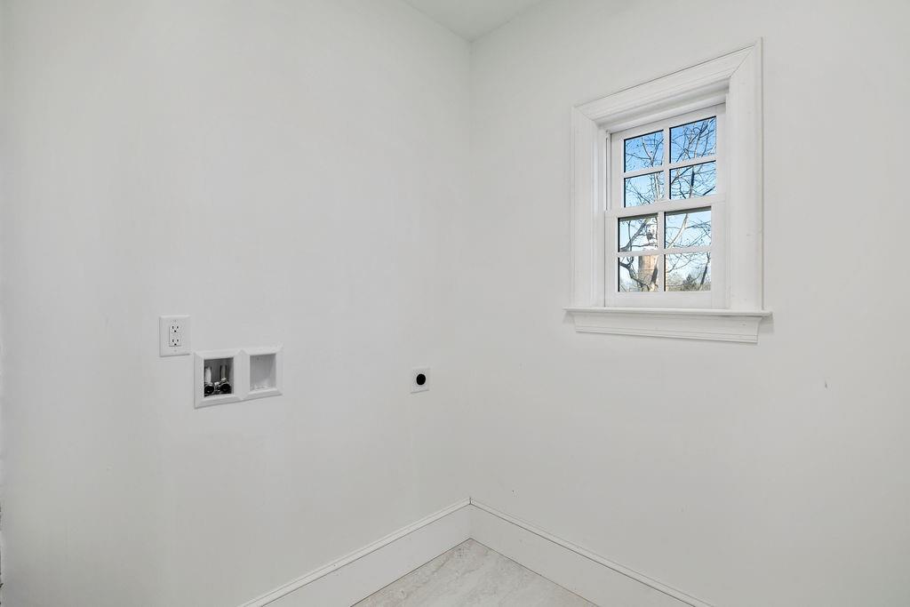 312 E 3rd Street E Property Photo 33