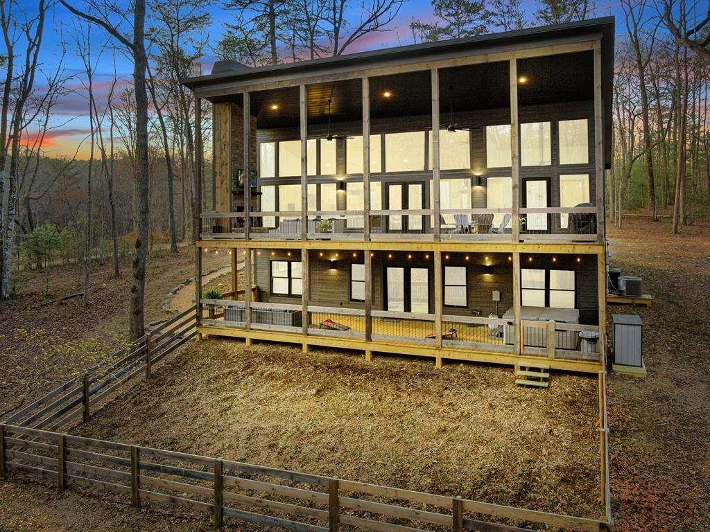 569 Lees Ride Property Photo 1