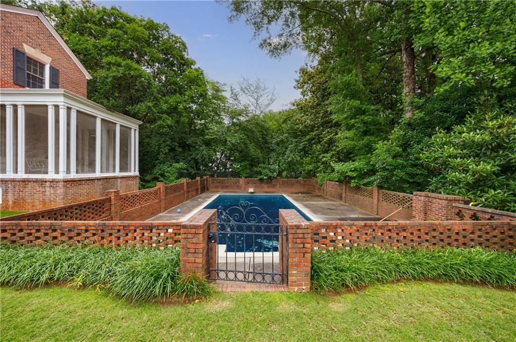 280 Blackland Road Nw Property Photo 7