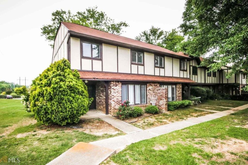 1200 Ashborough Terrace Se Unit A Property Photo 1