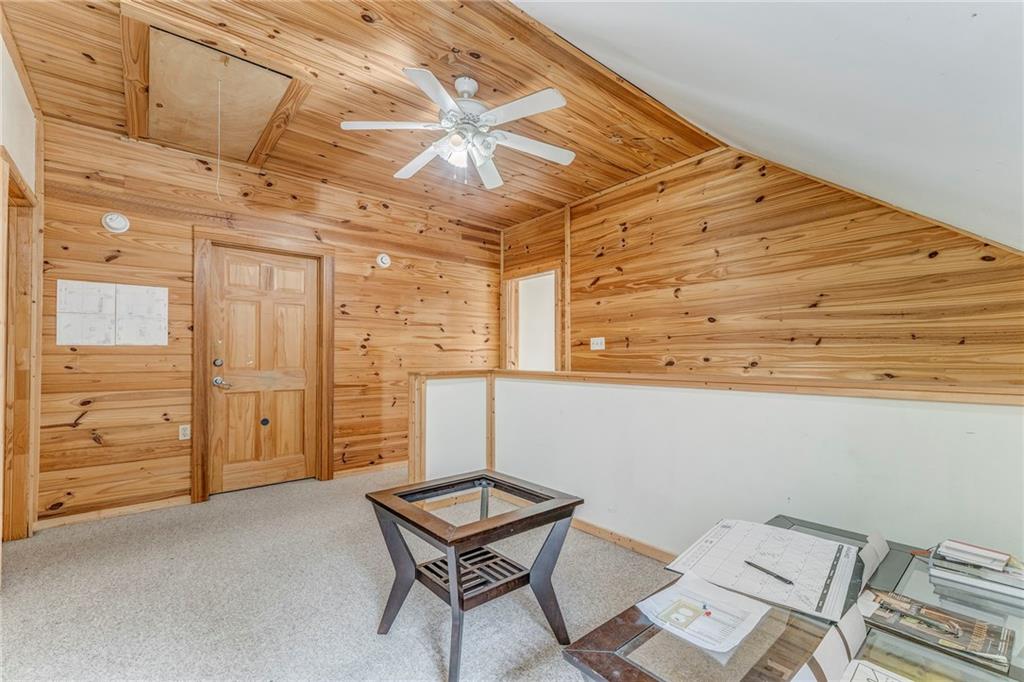 519 E Valley Road Ne Property Photo 15