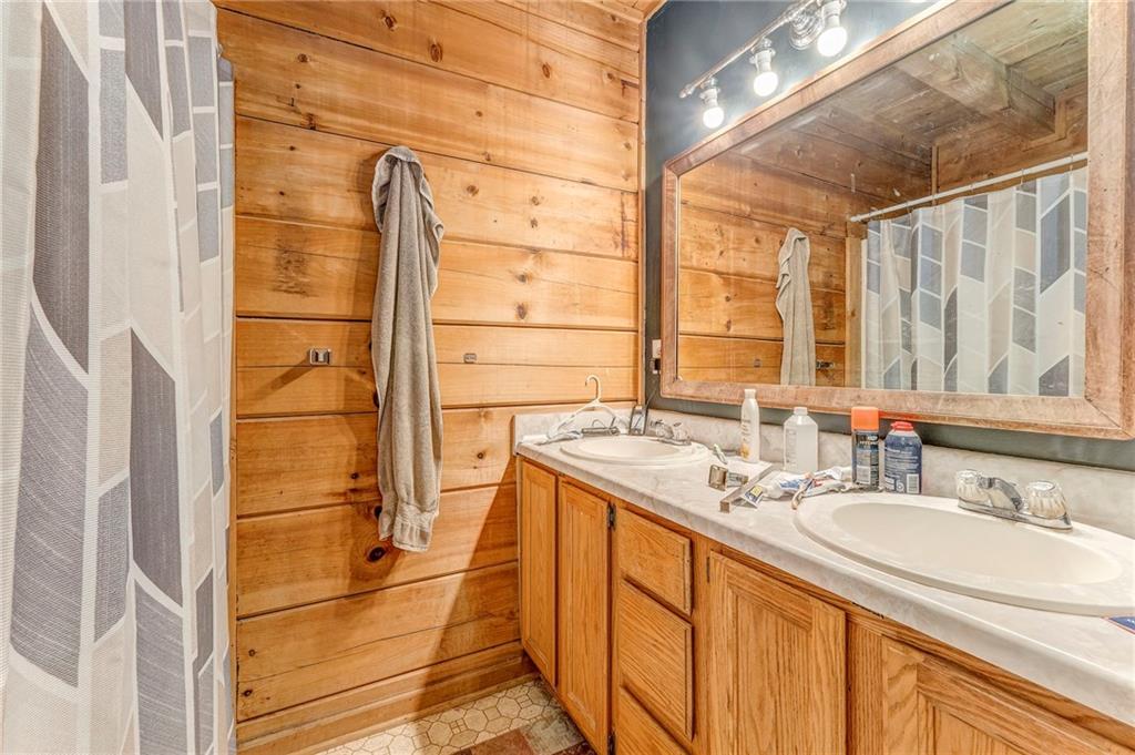 519 E Valley Road Ne Property Photo 20