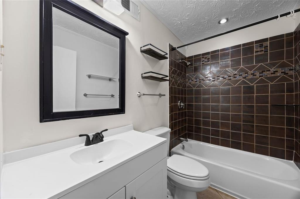 135 E Hill Street Unit 22 Property Photo 15