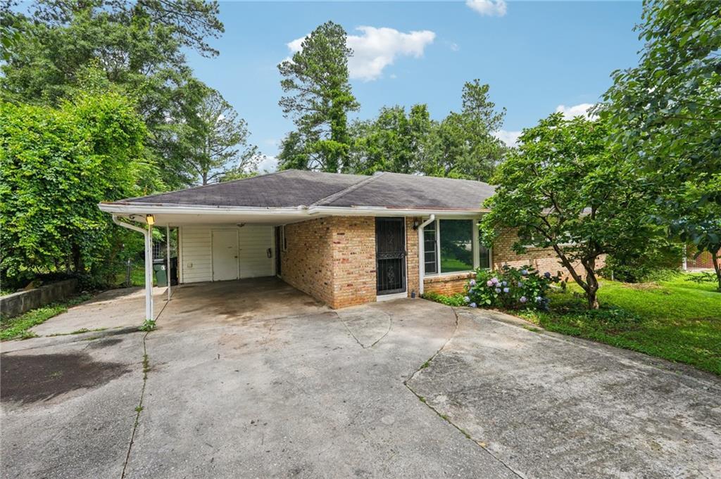 2880 Shallowford Road Property Photo 1
