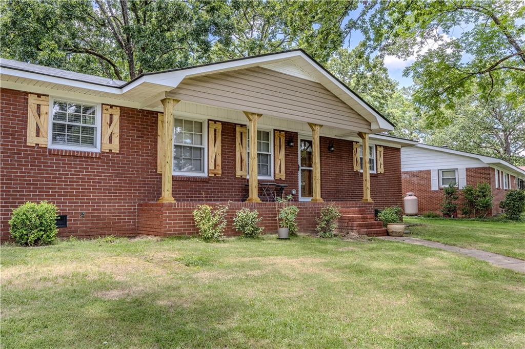 106 Kenwood Drive Property Photo 1