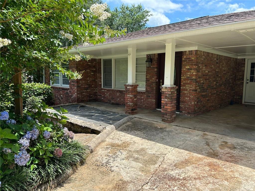 2711 Fairlane Drive Property Photo 1