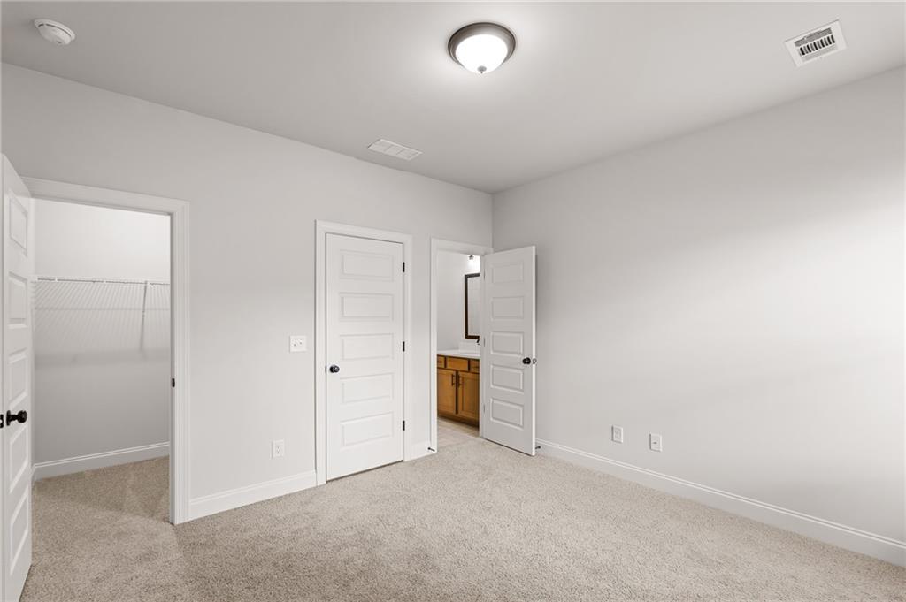 1038 Red Oak Lane Property Photo 13