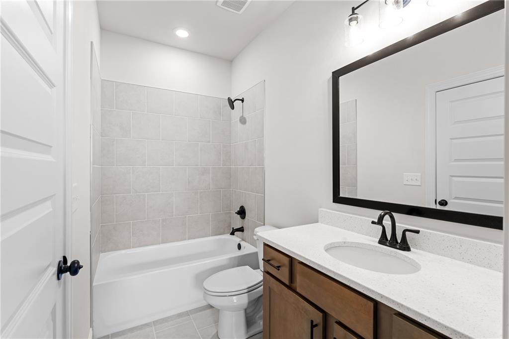 1038 Red Oak Lane Property Photo 14