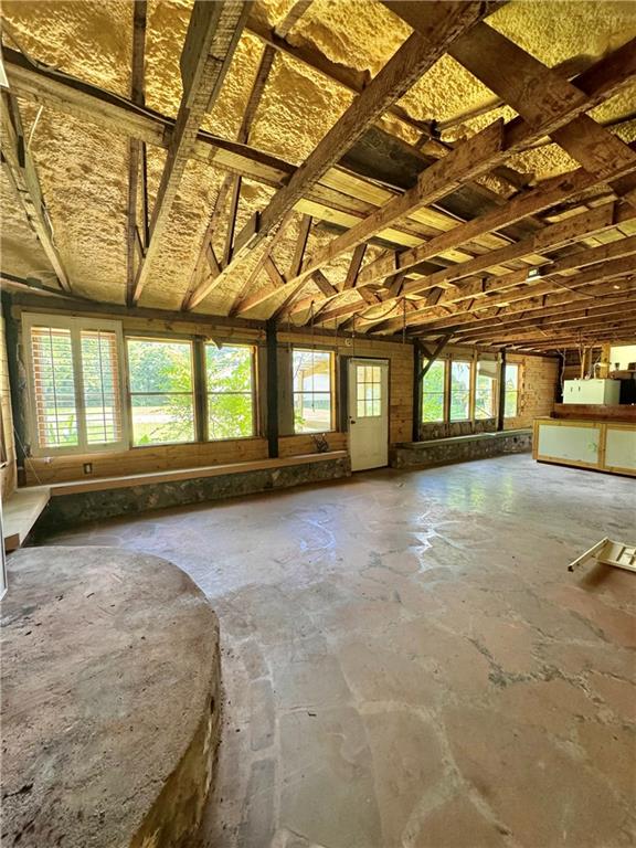 81 Hughes Dairy Road Se Property Photo 3